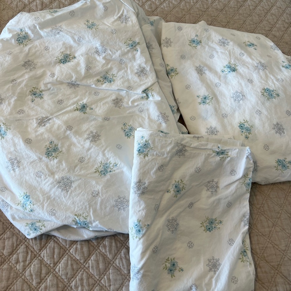 Simply Shabby Chic Twin Sheet Set.